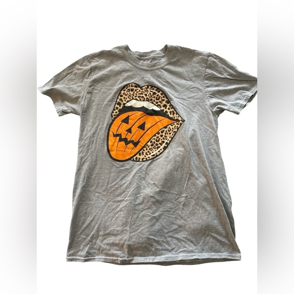 Gray Leopard Lips with Pumpkin Tongue Halloween Tee